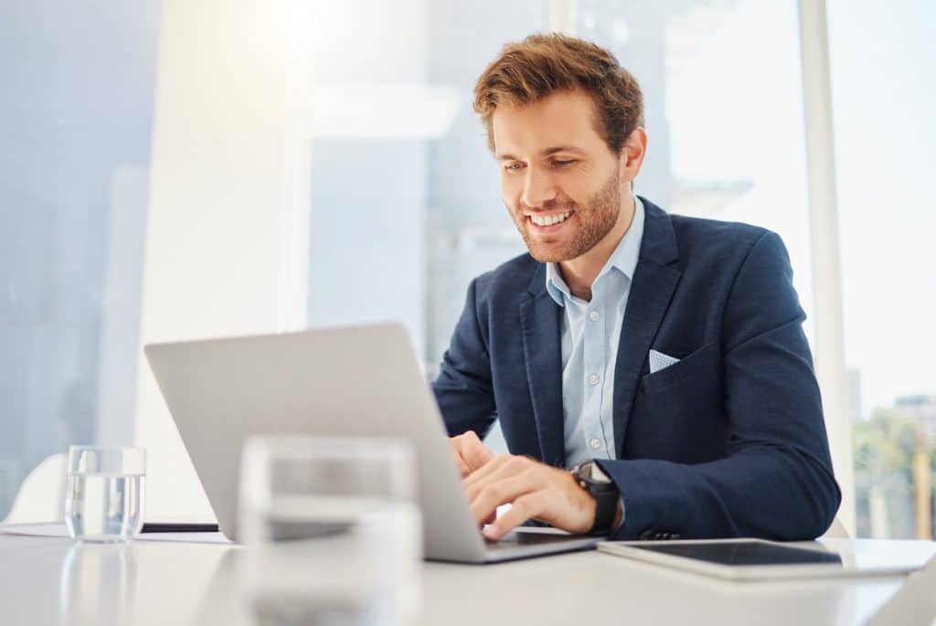 chef d'entreprise heureux par optimisation fiscale