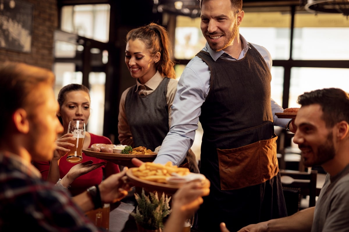Choisir un établissement avec une ambiance conviviale dans les Hauts-de-Seine