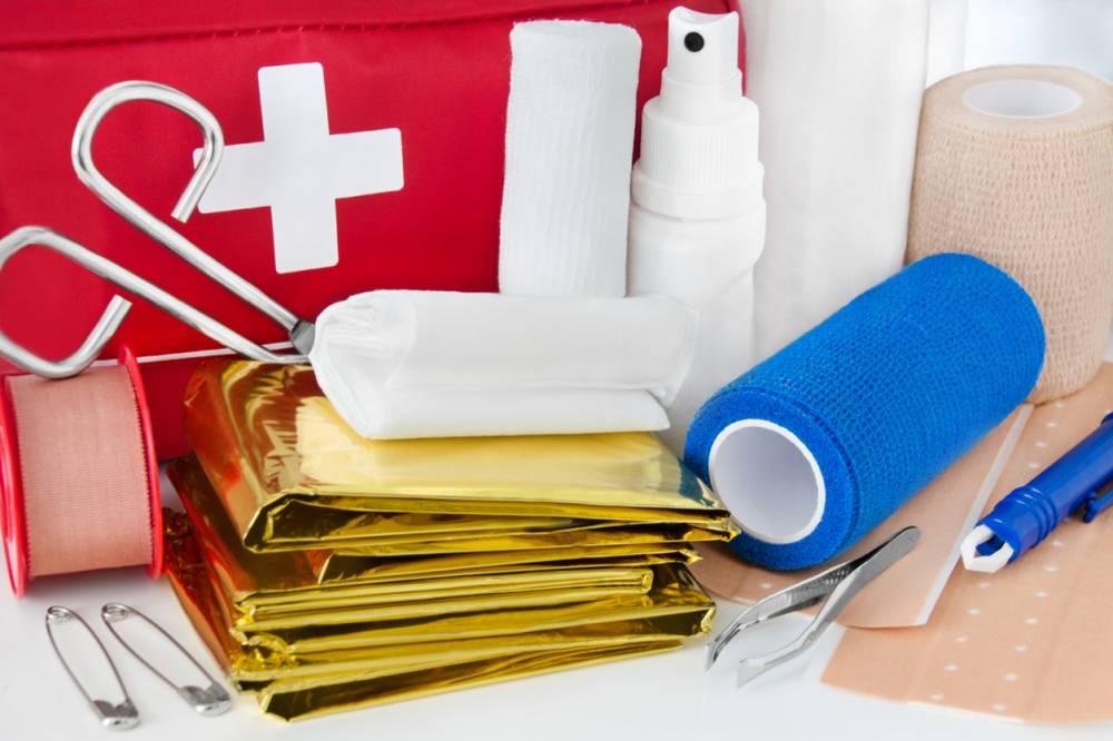 Les éléments qui composent une trousse de premiers soins